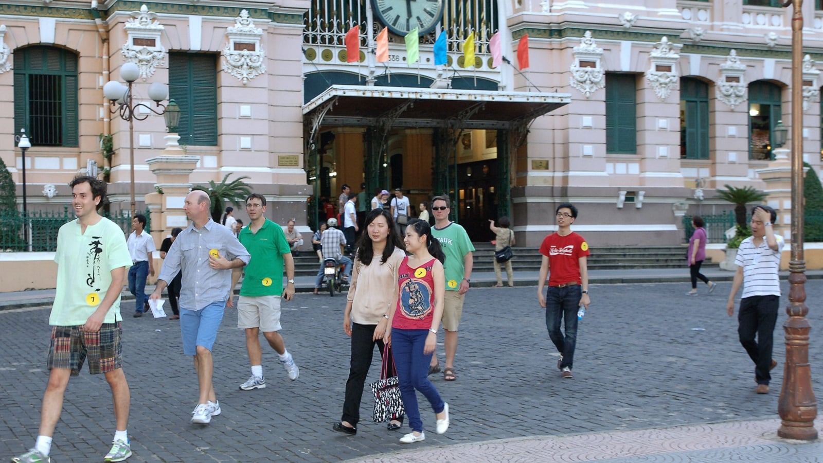 vietnam-testing-time-in-hanois-old-quarter-1