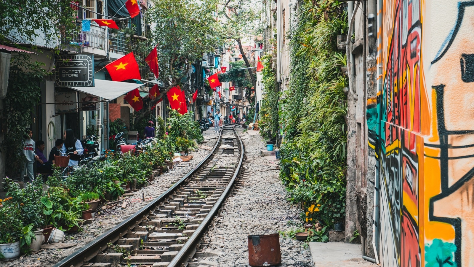 vietnam-testing-time-in-hanois-old-quarter-2